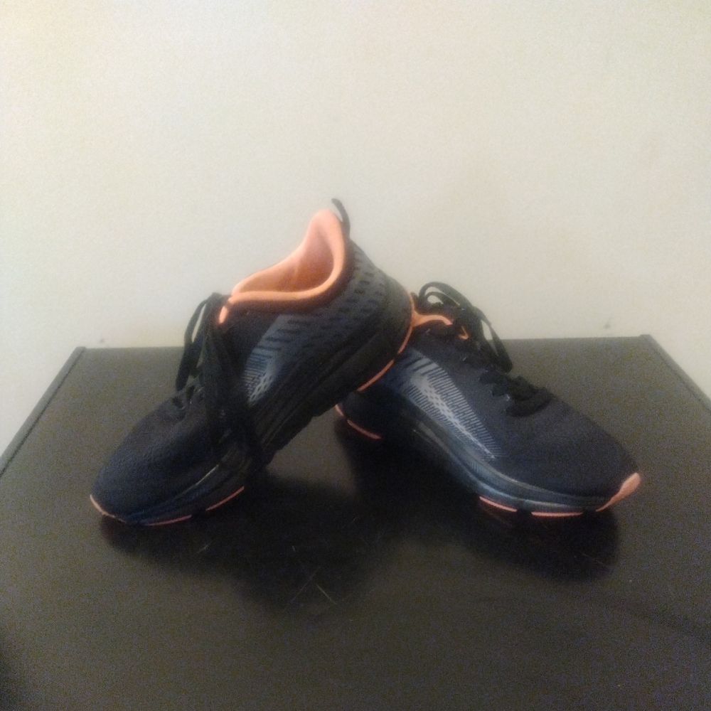 Women's Rebox Black And Pink Athletic Shoes